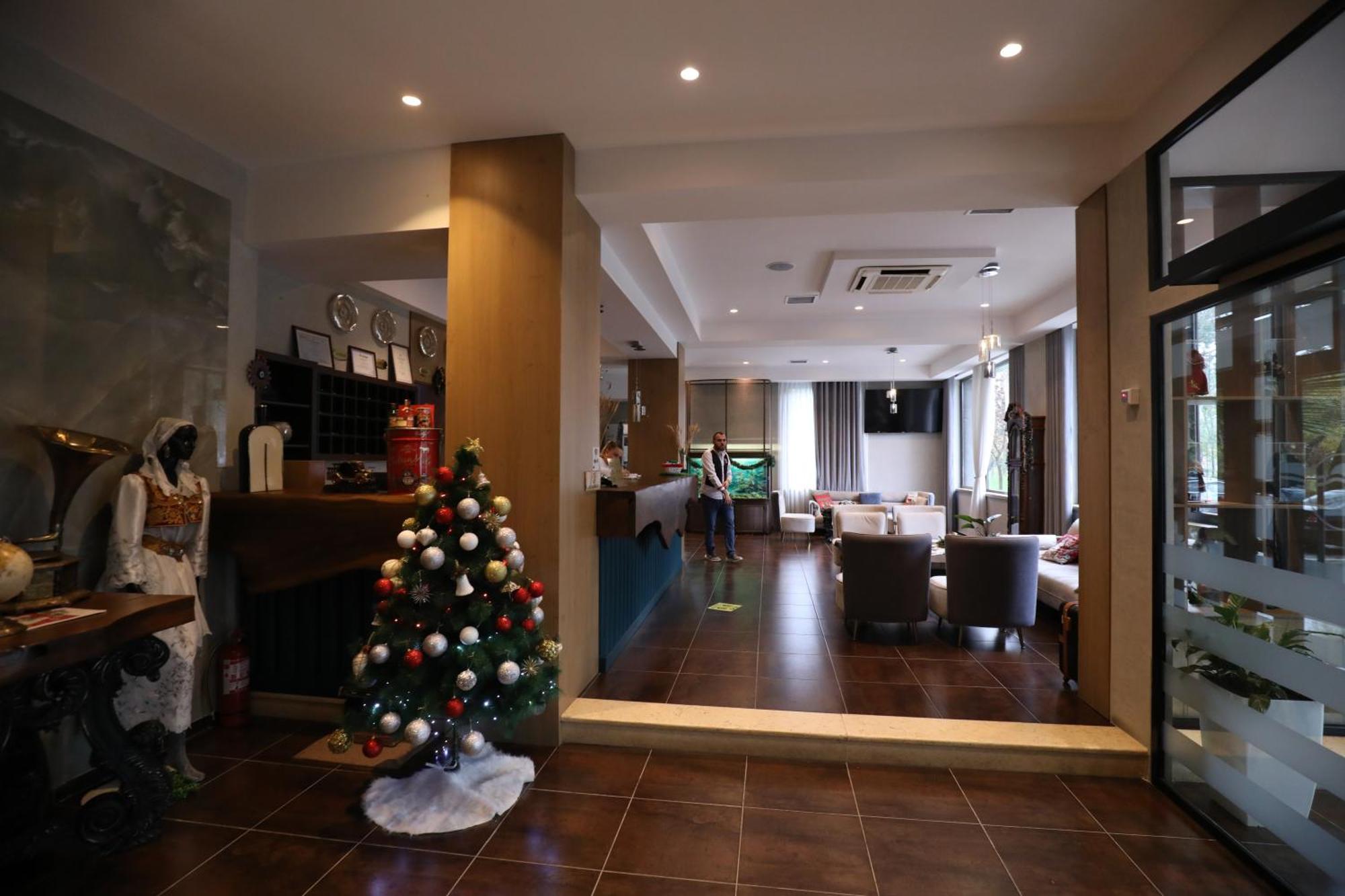 Hotel 1 Maji Pogradec Luaran gambar