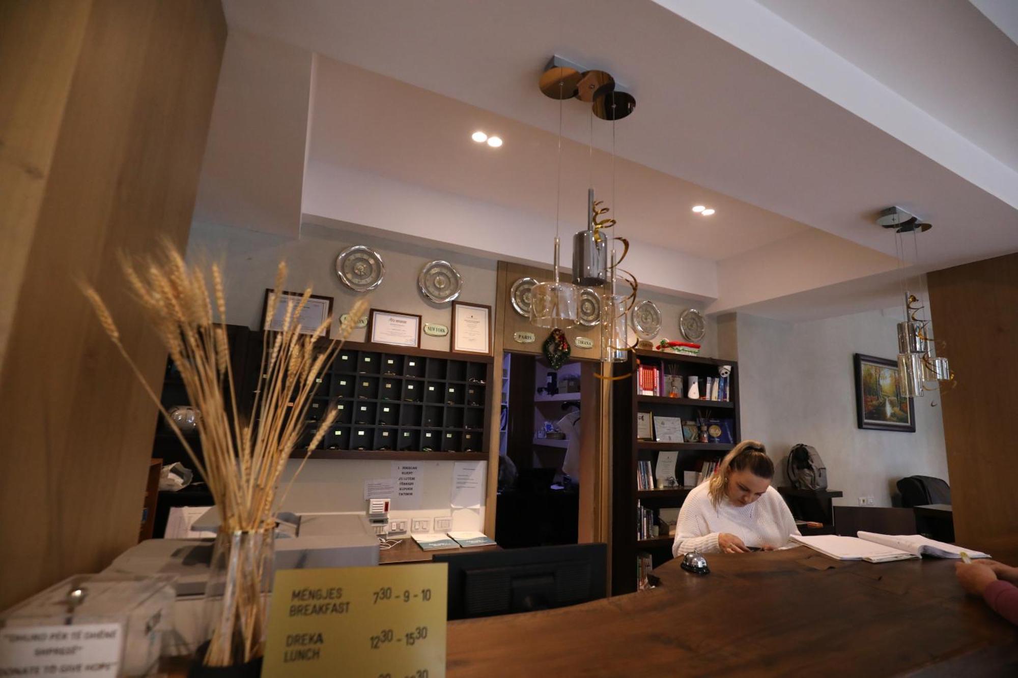 Hotel 1 Maji Pogradec Luaran gambar