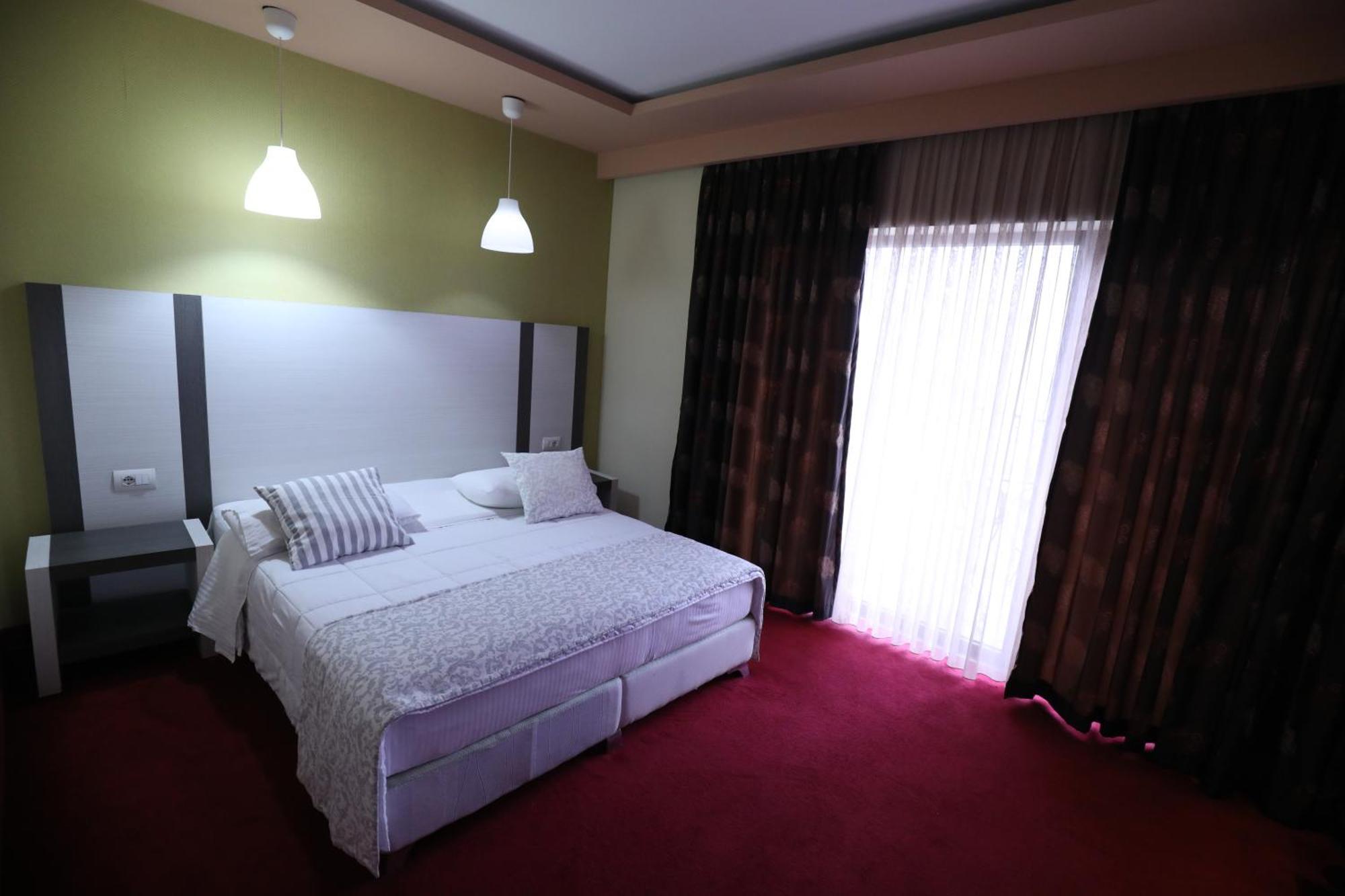 Hotel 1 Maji Pogradec Luaran gambar